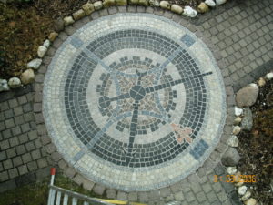 Mosaik-Uhrenschild Vorgarten